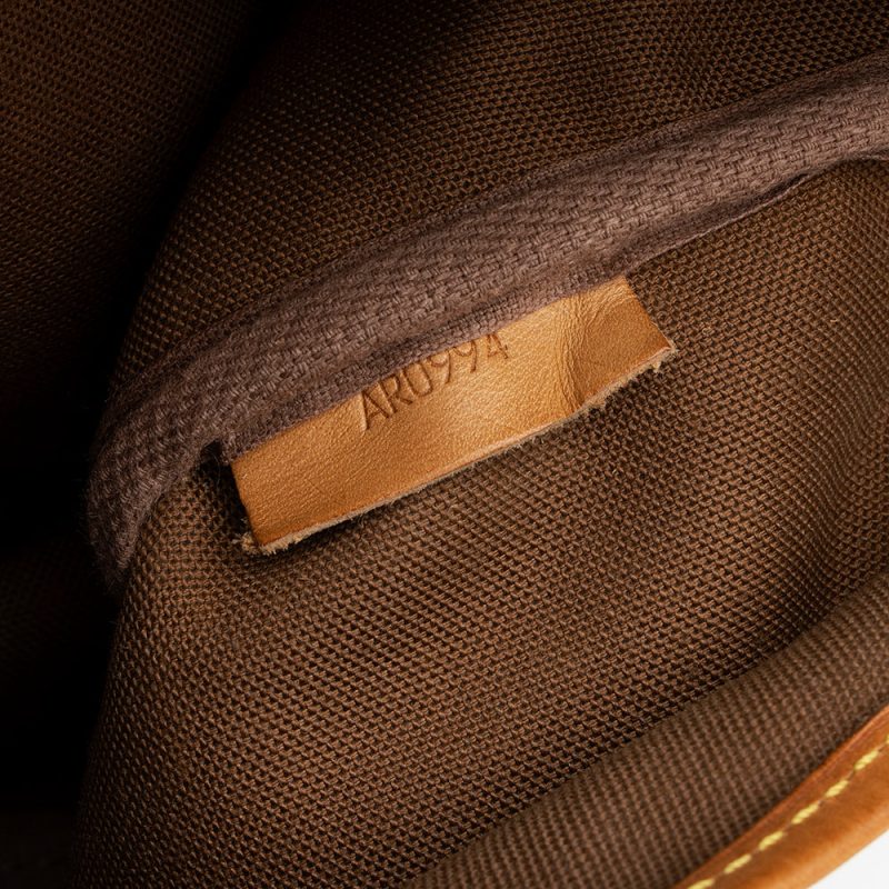 Louis Vuitton Vintage Monogram Canvas Saumur 35 Messenger Bag (SHF-18385) - Image 5