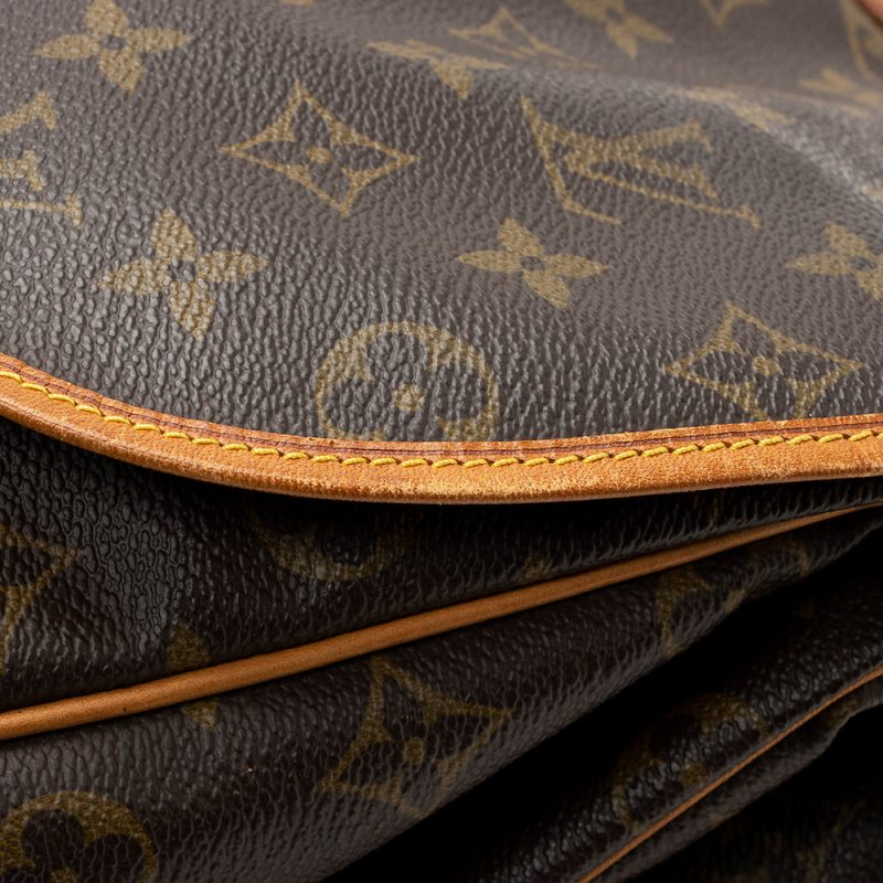 Louis Vuitton Vintage Monogram Canvas Saumur 35 Messenger Bag (SHF-20372) - Image 18