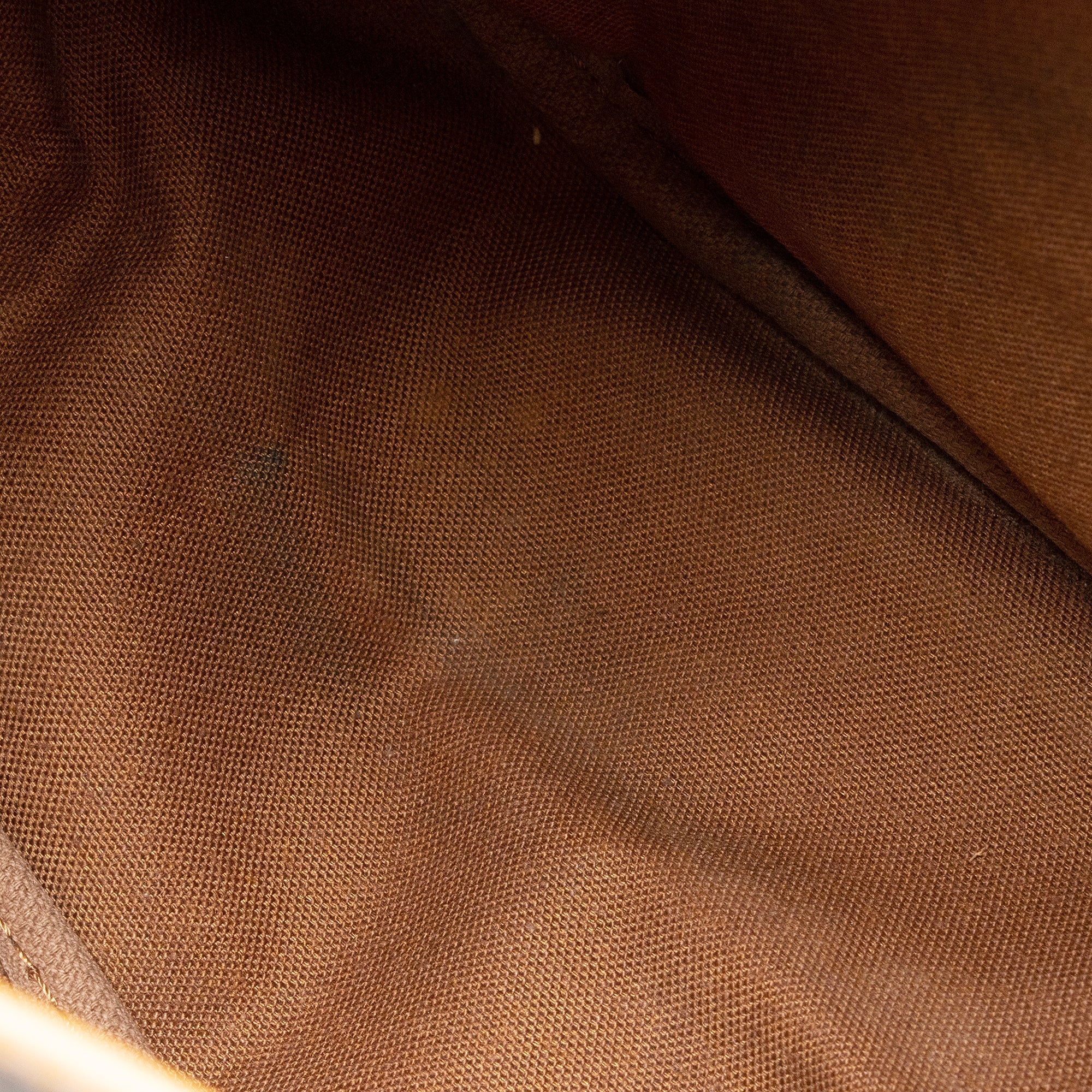Louis Vuitton Vintage Monogram Canvas Saumur 35 Messenger Bag (SHF-sIW7oS) - Image 12
