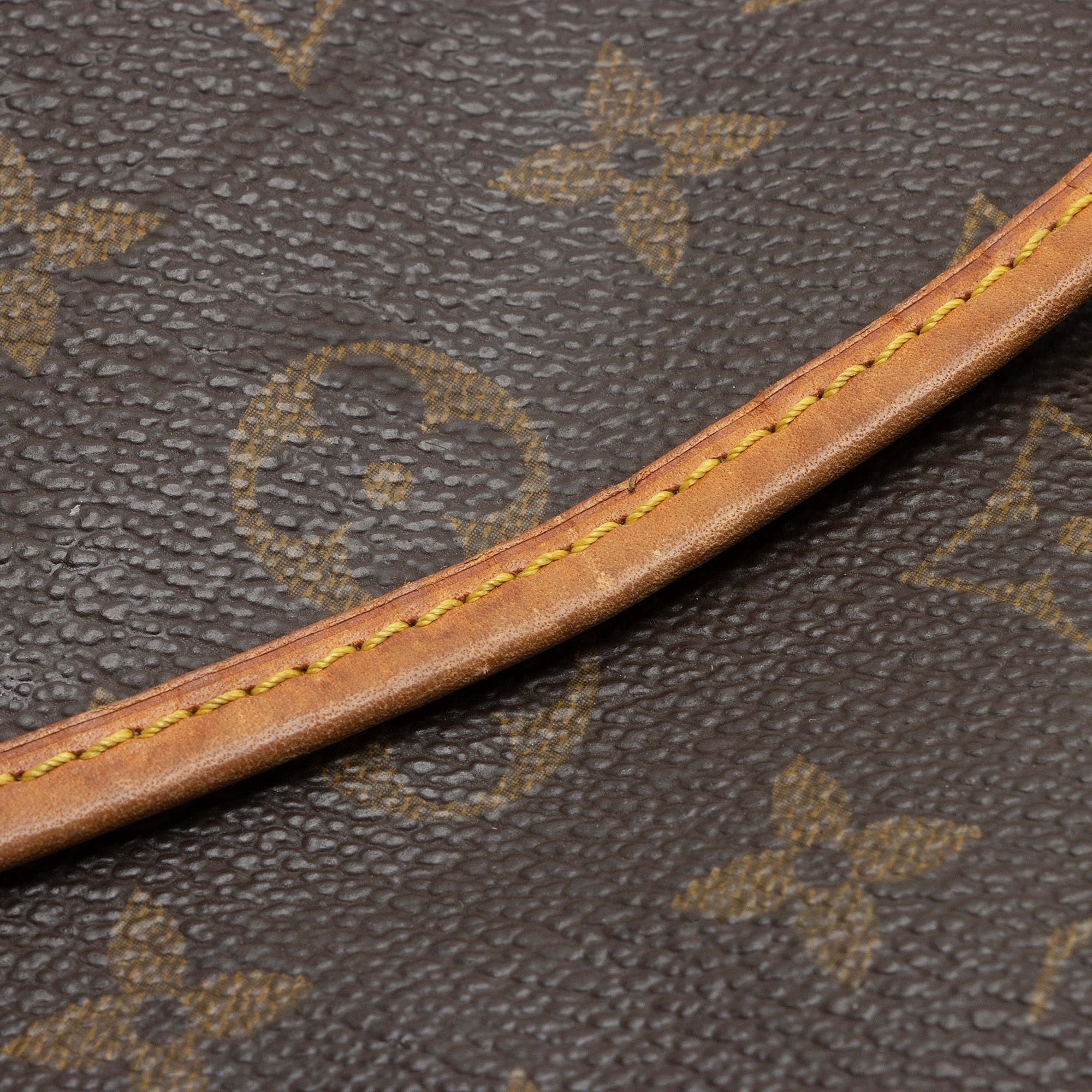 Louis Vuitton Vintage Monogram Canvas Saumur 35 Messenger Bag (SHF-sIW7oS) - Image 15