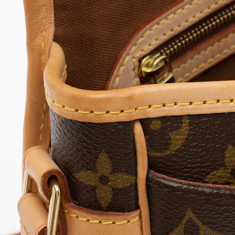 Louis Vuitton Vintage Monogram Canvas Sologne Shoulder Bag (SHF-LA2I2e) - Image 9
