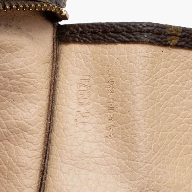Louis Vuitton Vintage Monogram Canvas Toiletry Pouch 26 (SHF-MCLZys) - Image 4