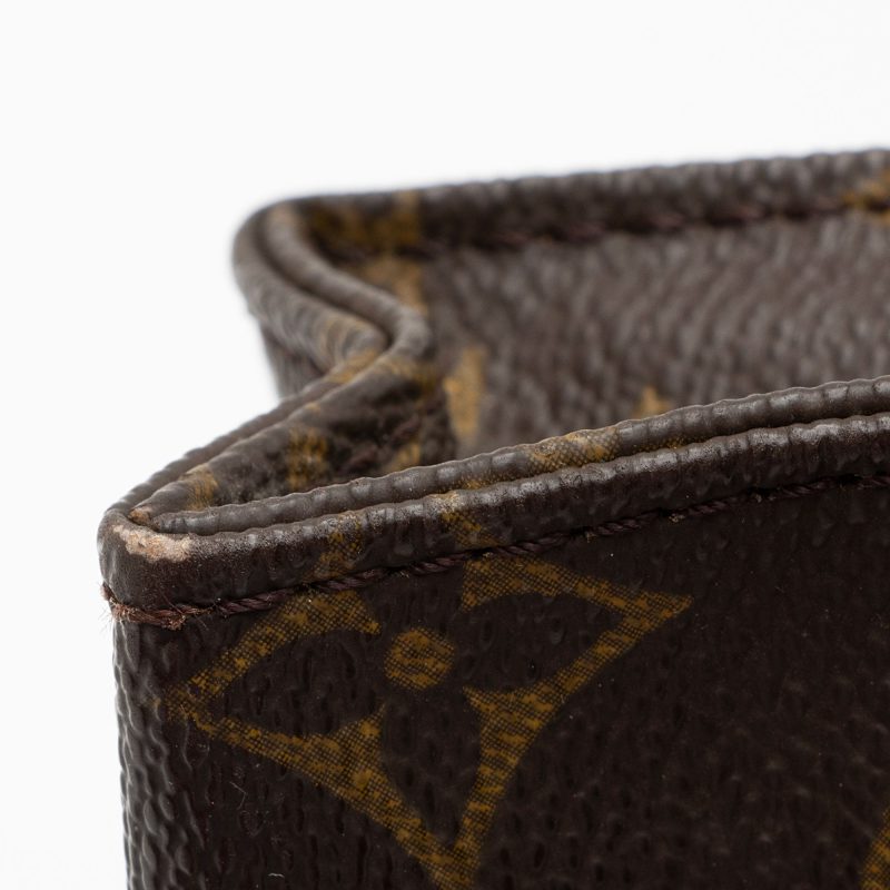 Louis Vuitton Vintage Monogram Canvas Toiletry Pouch 26 (SHF-MCLZys) - Image 11