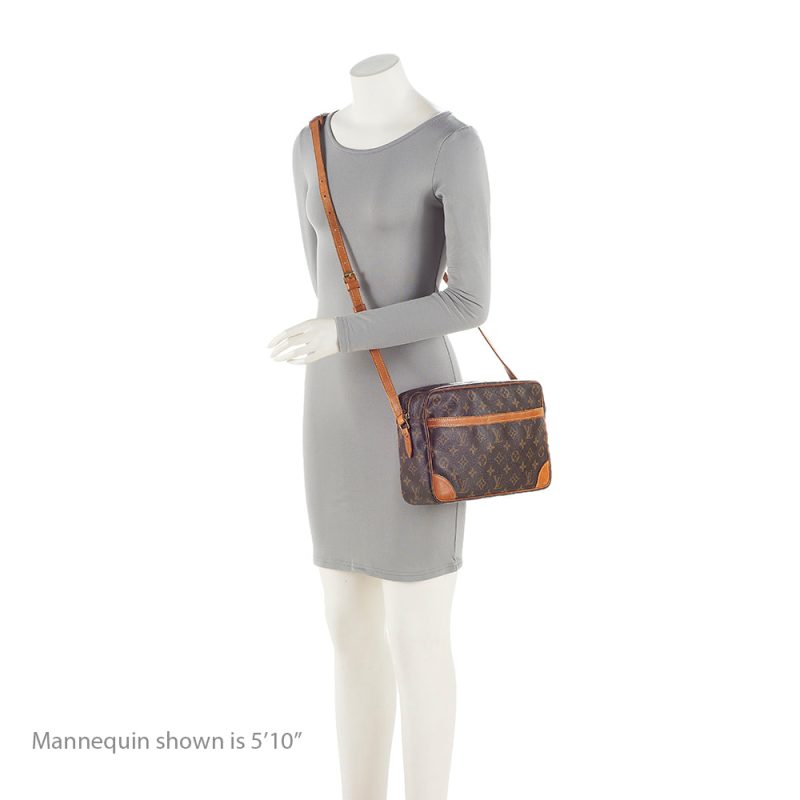 Louis Vuitton Vintage Monogram Canvas Trocadero 27 Shoulder Bag (SHF-22092) - Image 4