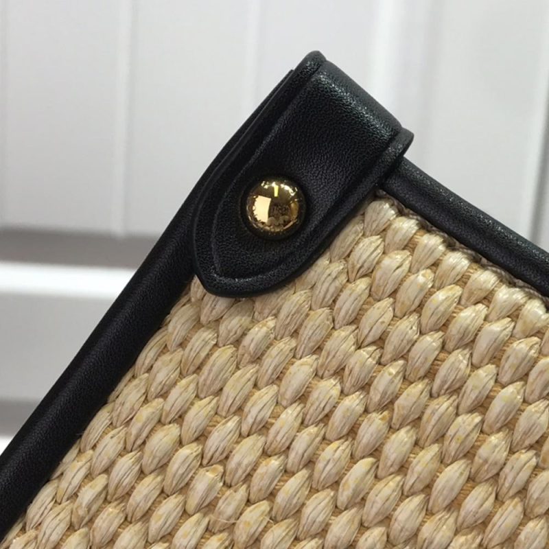 Louis Vuitton ON THE GO GM - Image 4