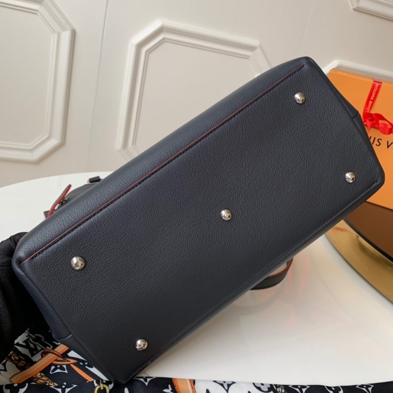 Louis Vuitton LOCKME DAY BAG - Image 6