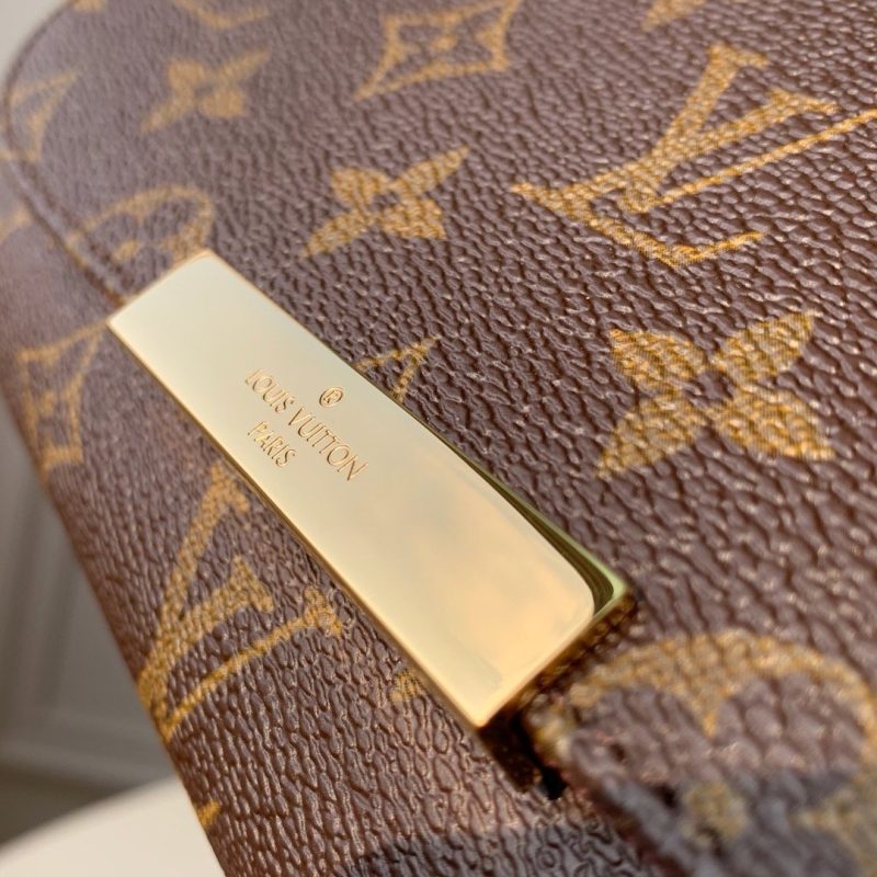 Louis Vuitton Favorite PM Monogram Canvas - Image 7