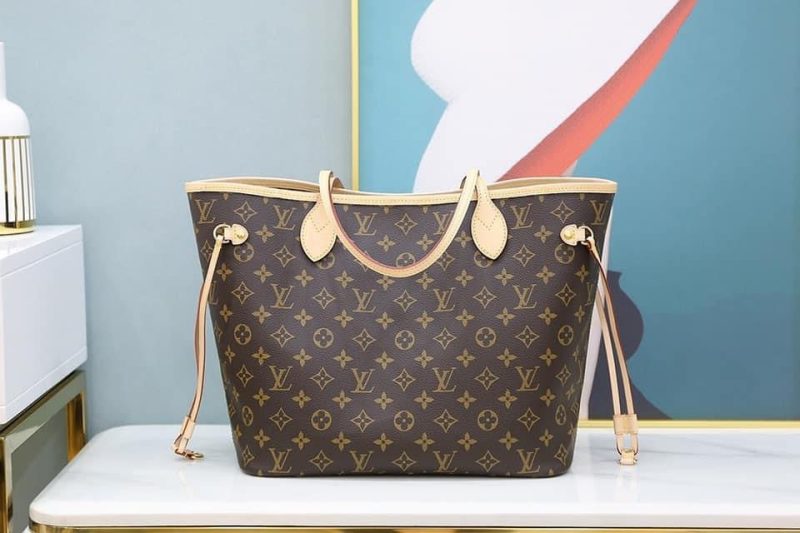 Louis Vuitton Neverfull MM Tote Bag - Image 6