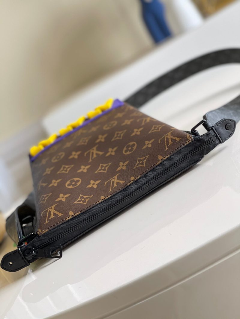 Louis Vuitton Cruiser Messenger Bag - Image 5
