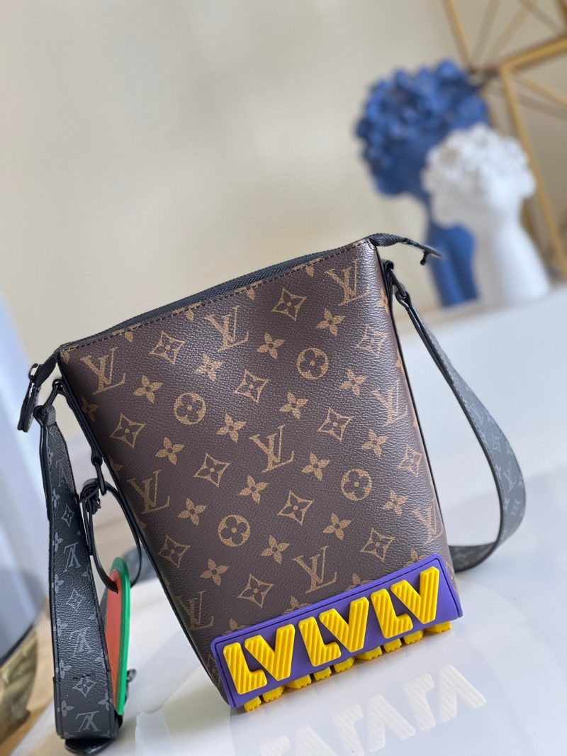 Louis Vuitton Cruiser Messenger Bag - Image 9