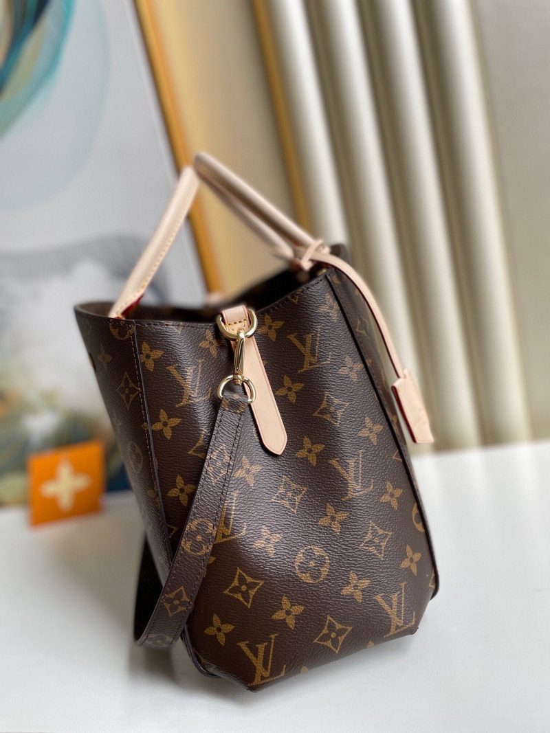 Louis Vuitton Montaigne MM Bag - Image 8