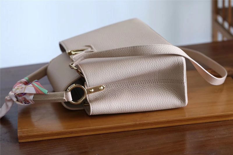Louis Vuitton Capucines MM Bag - Image 2