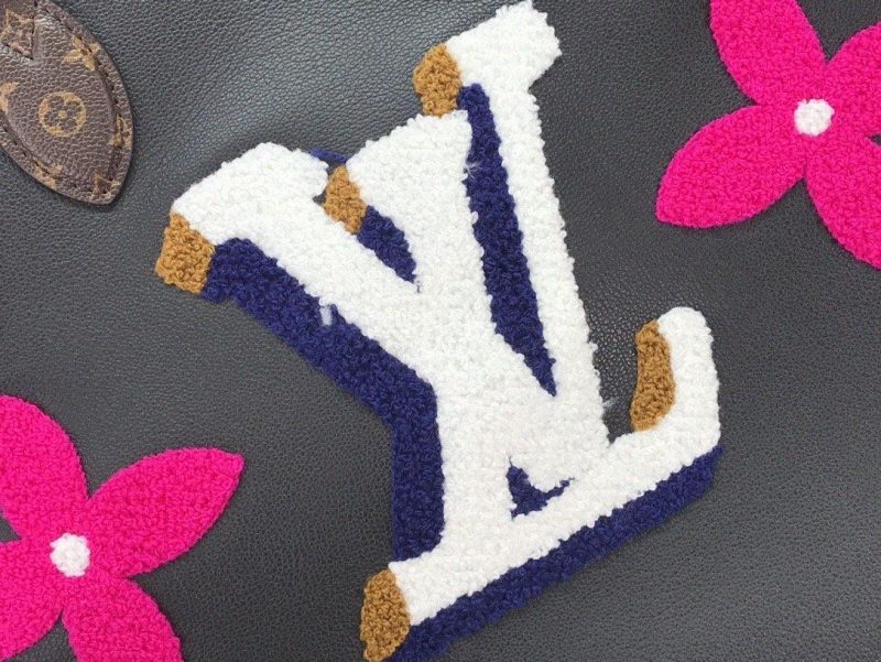 Louis Vuitton OnTheGo GM Tote Bag - Image 4