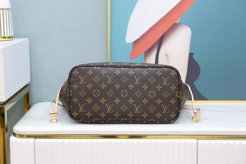 Louis Vuitton Neverfull MM Tote Bag - Image 7