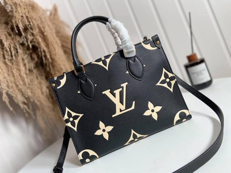 Louis Vuitton OnTheGo MM Tote Bag - Image 4