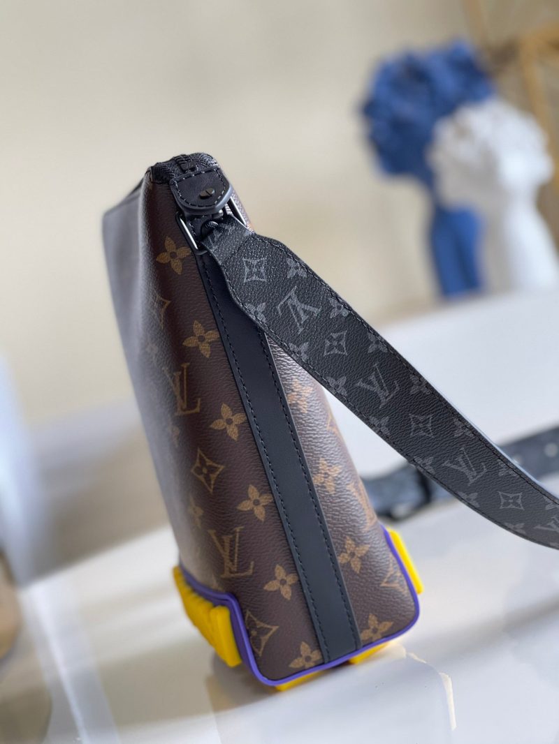 Louis Vuitton Cruiser Messenger Bag - Image 4