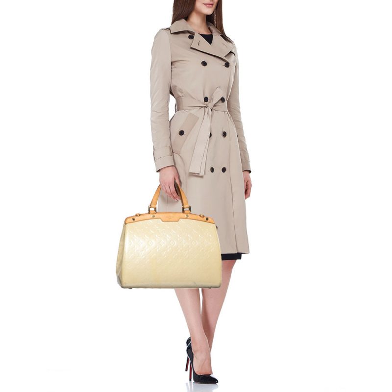 Louis Vuitton Blanc Corail Monogram Vernis Brea GM Bag - Image 2